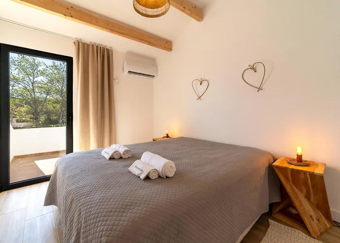 Falesia Coast By Hellovacations *